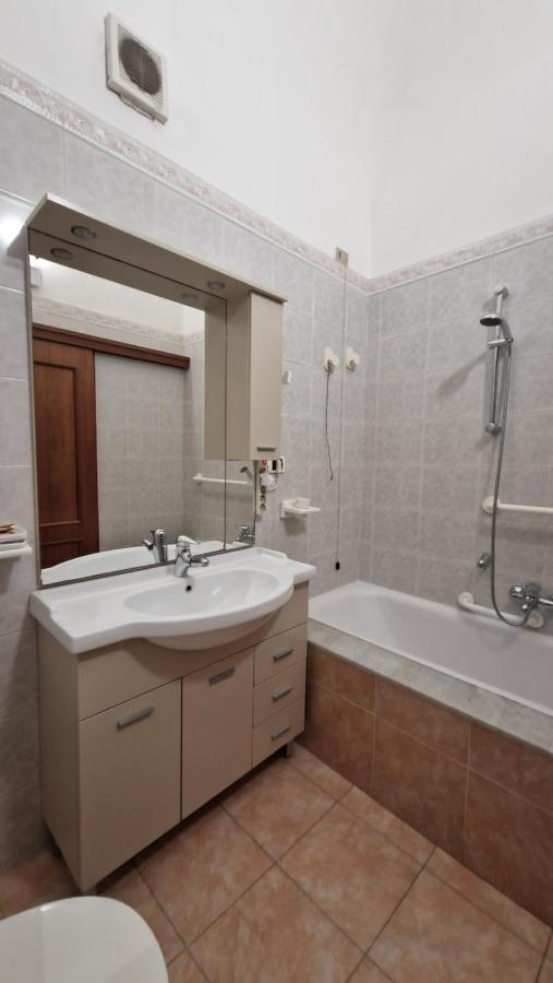 The Crazy House Apartment Catania Ngoại thất bức ảnh
